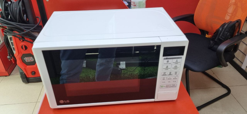 Микроволновая печь LG MS2042DY
