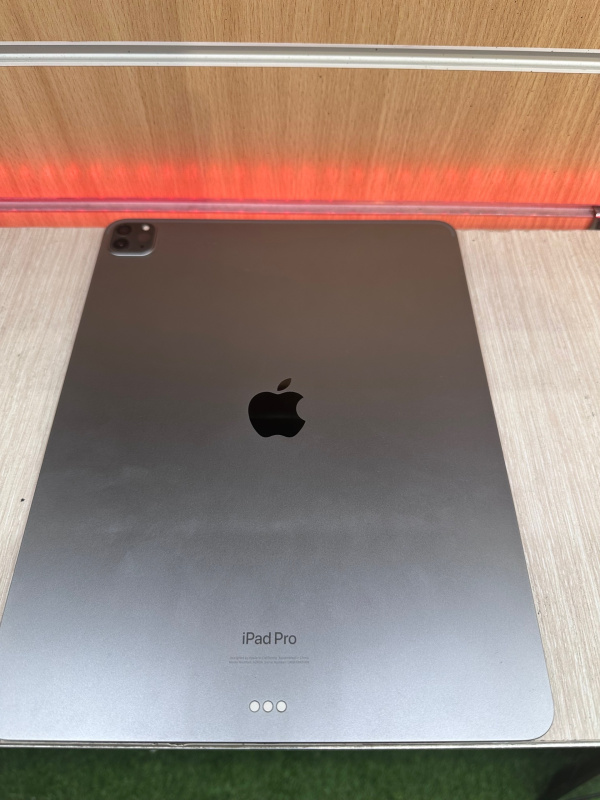 Планшет Apple iPad Pro 12.9 (5-го поколения) (2021)