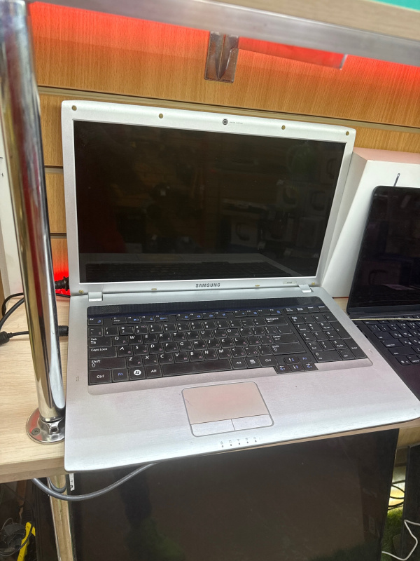Ноутбук Samsung r728