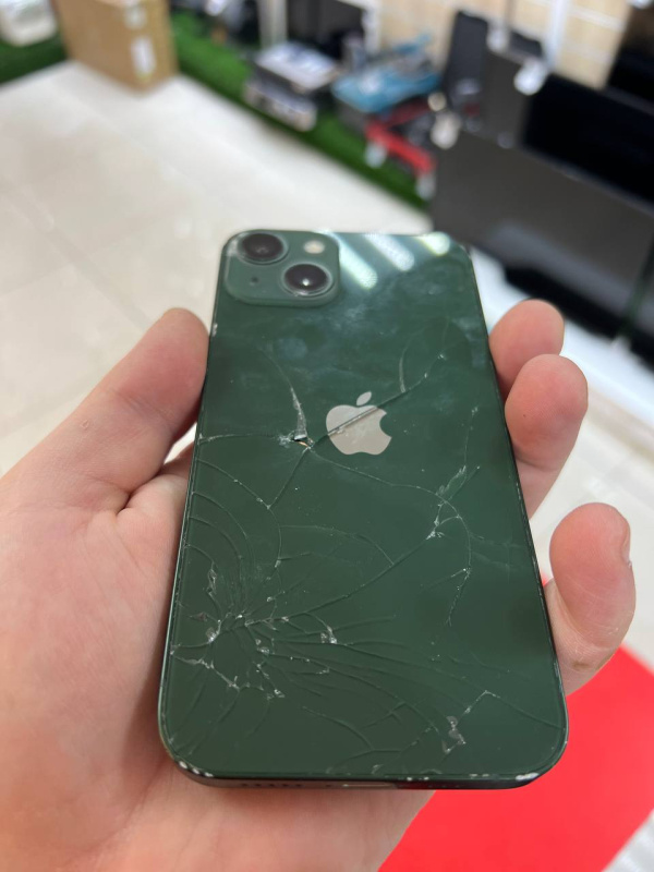 Мобильный телефон Apple iPhone 13