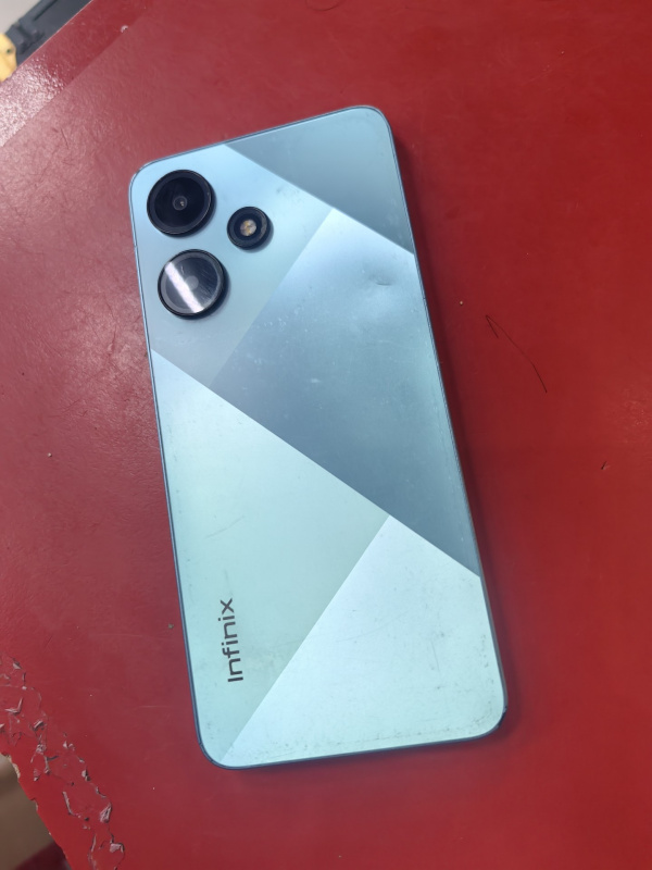 Мобильный телефон Infinix HOT 30i