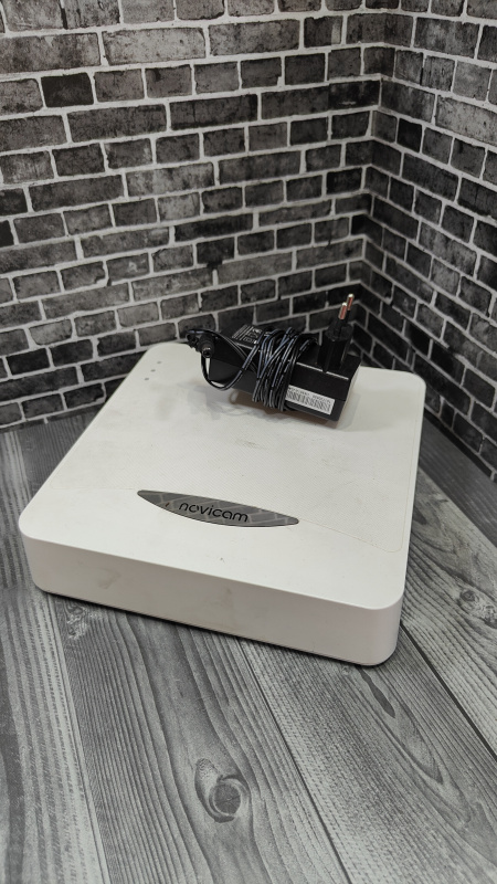 Видеорегистратор  Novicam FR1004