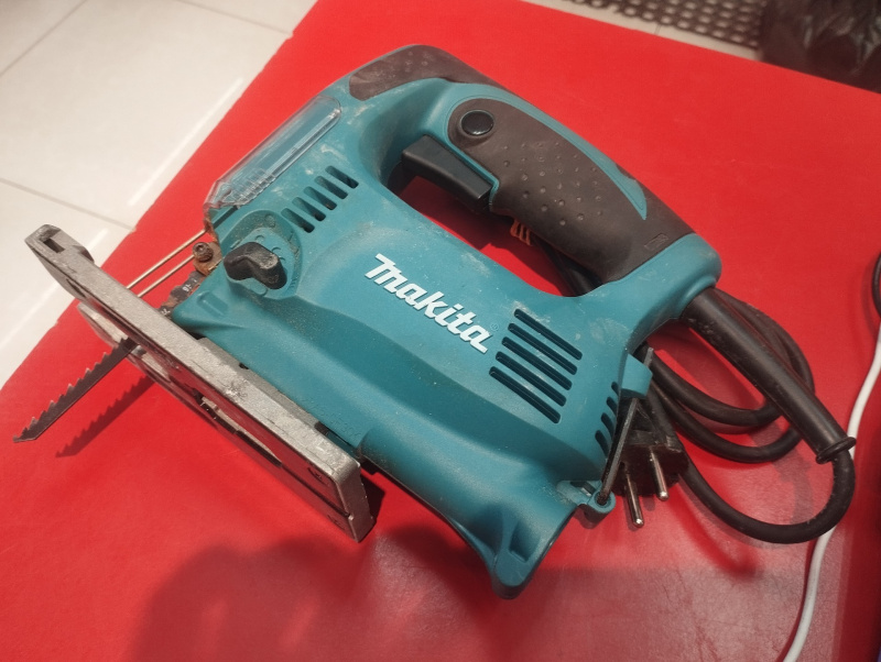 Электролобзик Makita 4329