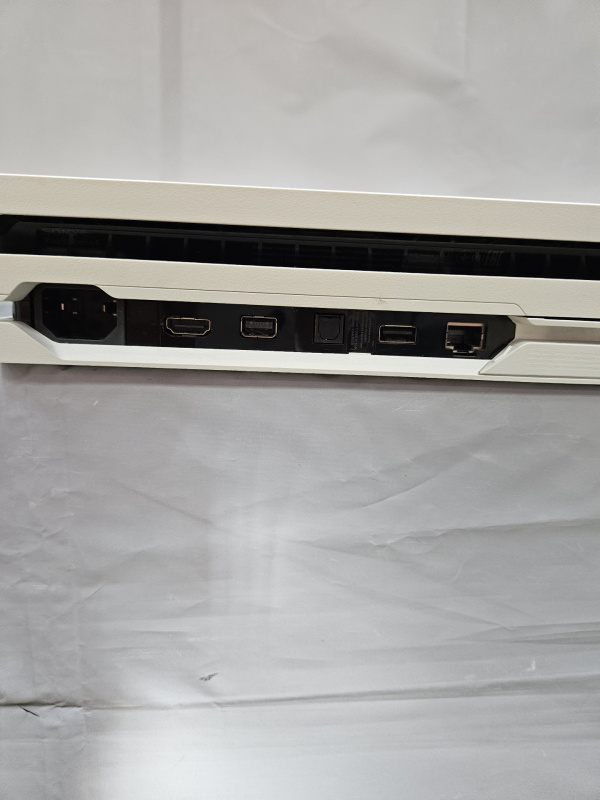 Игровая приставка PlayStation 4 PRO